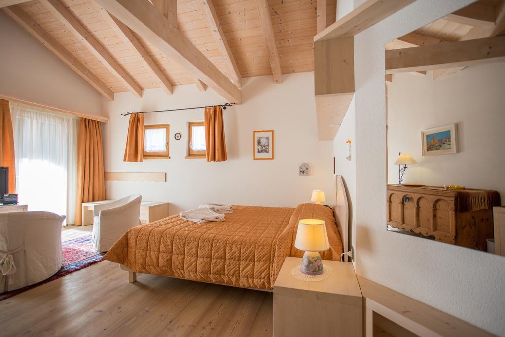 Castelir Suite Hotel Panchia Quarto foto