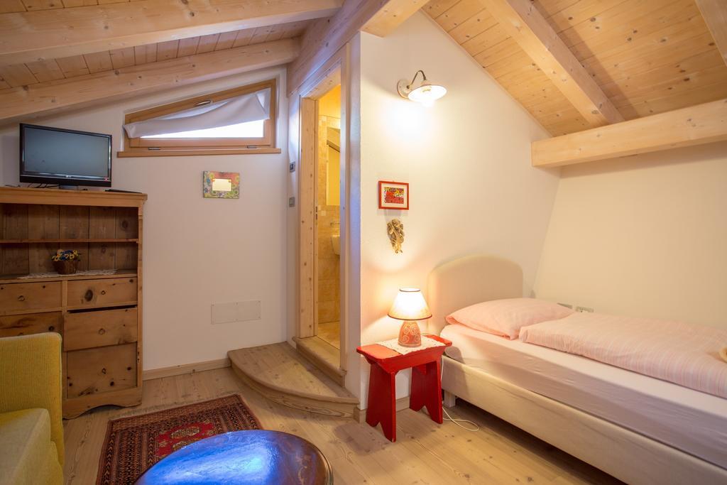 Castelir Suite Hotel Panchia Quarto foto