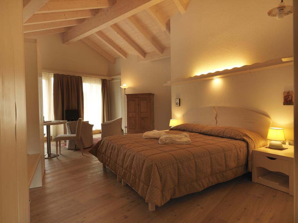 Castelir Suite Hotel Panchia Quarto foto